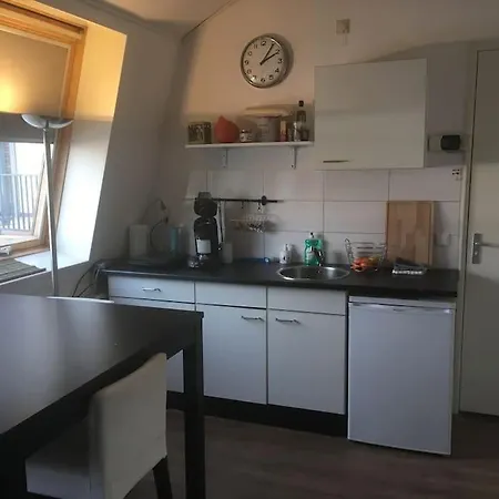 Studio, 21 Minutes By Bus To Downtown Amsterdam Apartment